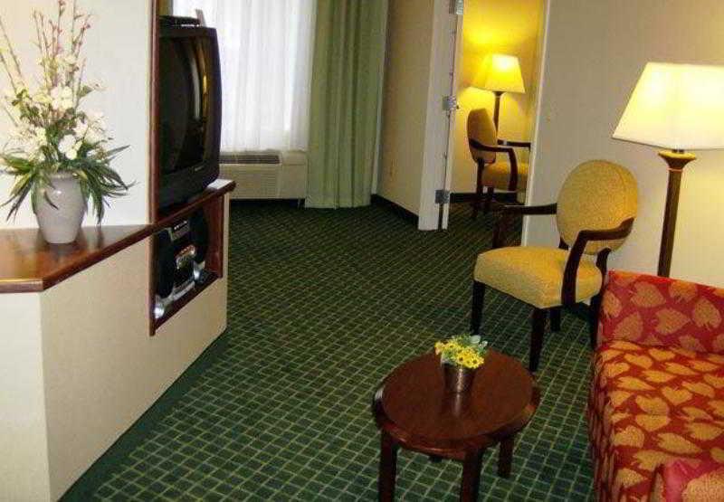 Fairfield Inn & Suites Butler Værelse billede