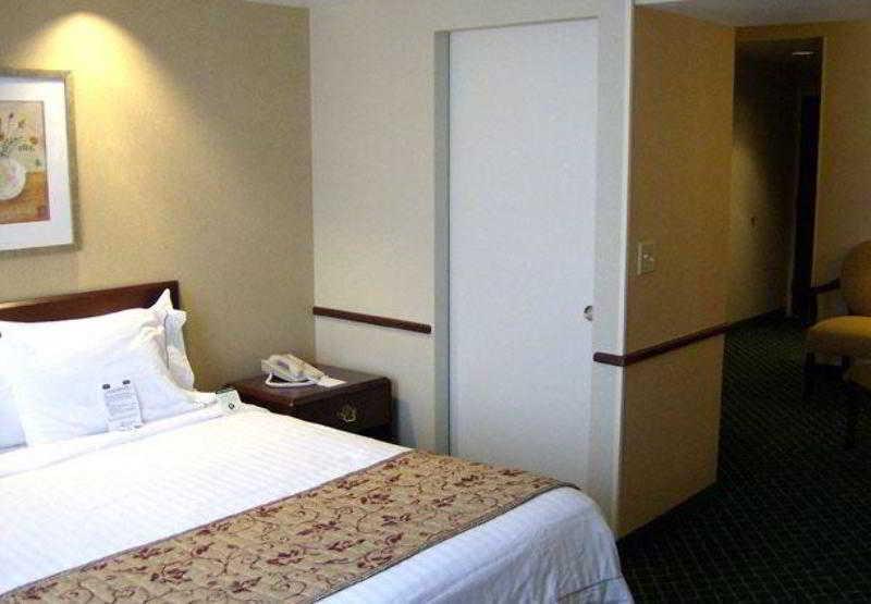 Fairfield Inn & Suites Butler Værelse billede