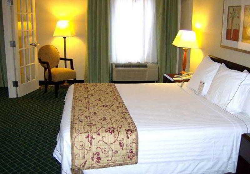 Fairfield Inn & Suites Butler Værelse billede