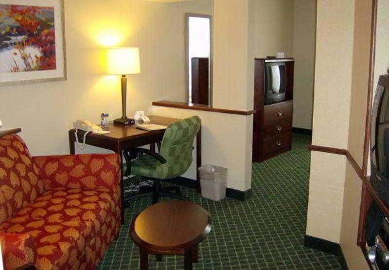 Fairfield Inn & Suites Butler Værelse billede